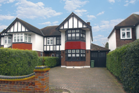 Stewart Avenue, Upminster RM14 3 bed semi