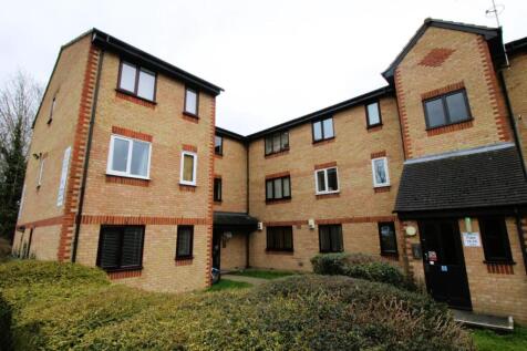 Naunton Way, Hornchurch RM12 2 bed flat for sale