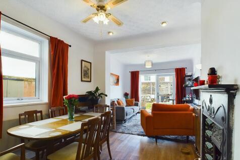 Milton Road, Portsmouth, PO3 4 bed terraced house for sale
