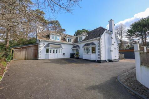 Carlyon Bay, St Austell, PL25 5 bed detached house for sale