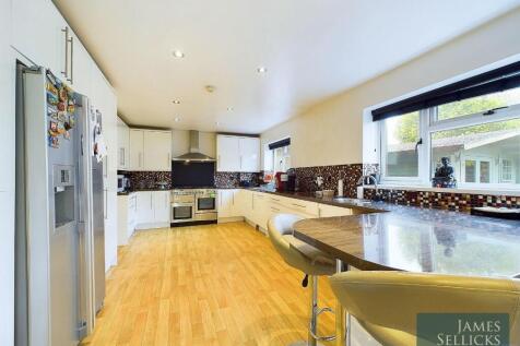 Severn Road, Oadby, Leicestershire 5 bed detached house for sale