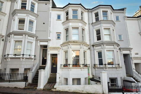 South Grove, Tunbridge Wells, Kent... 2 bed flat for sale