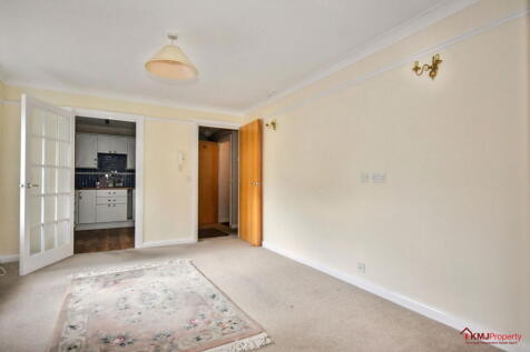 1 bedroom ground floor flat for sale