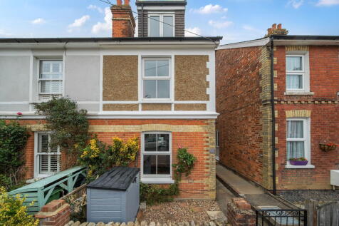 Erskine Park Road, Rusthall... 3 bed semi