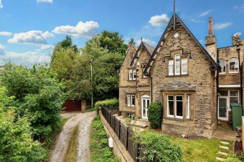 New North Road, Huddersfield, HD1 4 bed semi