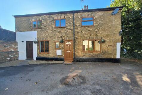 2 bedroom detached house for sale