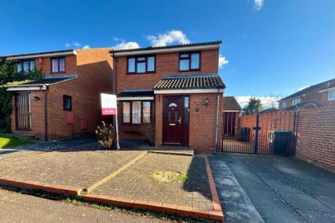 3 bedroom link detached house for sale