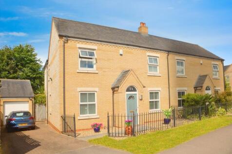 3 bedroom semi-detached house for sale