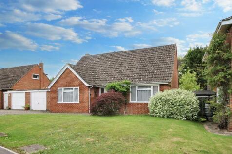 HARECROFT, FETCHAM, KT23 4 bed chalet for sale