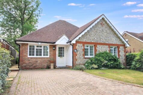 APPLETREE CLOSE, FETCHAM, KT22 3 bed detached bungalow for sale
