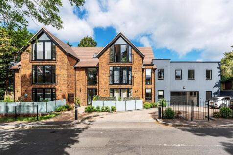 ASHTEAD KT21 2 bed apartment for sale