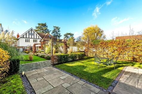 OAKFIELD ROAD, ASHTEAD, KT21 6 bed semi