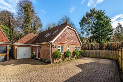 COPLEIGH DRIVE, TADWORTH, KT20 4 bed chalet for sale