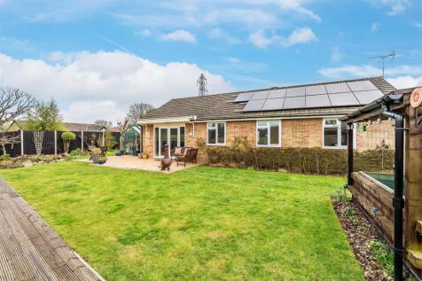 BUSHEY SHAW, ASHTEAD, KT21 3 bed detached bungalow for sale