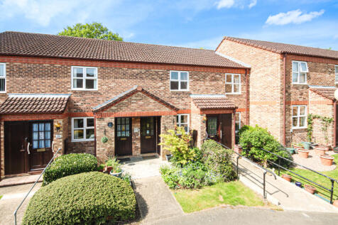 Harvest Court, St Albans, AL4 2 bed maisonette for sale