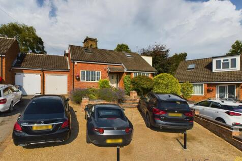 Eastridge Croft, Shenstone, Lichfield 4 bed link detached house for sale