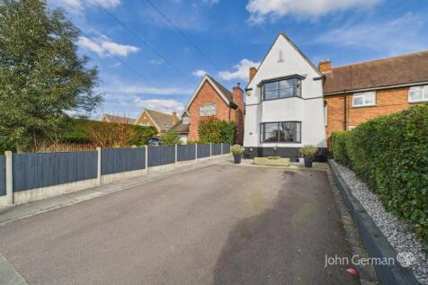 4 bedroom end of terrace house for sale