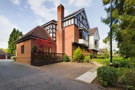 2 bedroom ground floor flat for sale