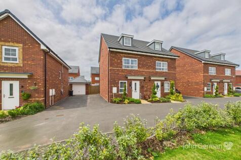 4 bedroom semi-detached house for sale