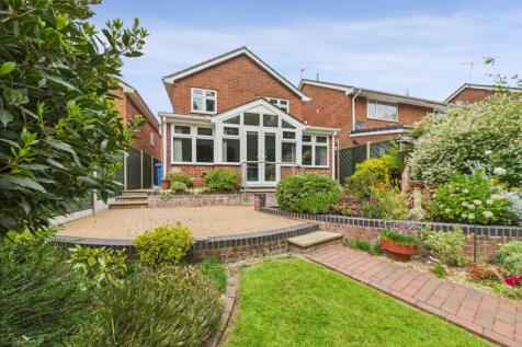Lytchett Drive, Broadstone, Dorset, BH18 4 bed detached house for sale