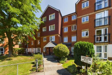 Florence Court, Willow Road, Aylesbury 1 bed flat for sale