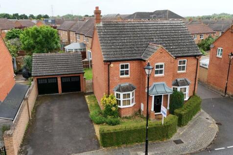 Fairford Leys Way, Aylesbury... 4 bed detached house for sale