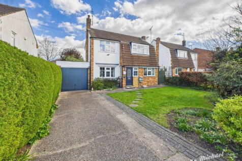 Turnfurlong Lane, Aylesbury... 3 bed detached house for sale