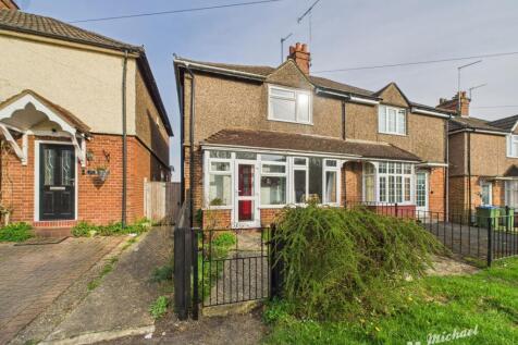 Old Stoke Road, Aylesbury... 3 bed semi