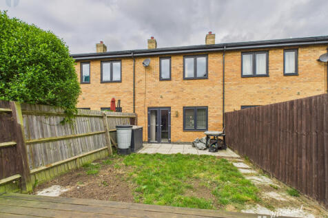 Brooks Mews, Aylesbury, Buckinghamshire 2 bed terraced house for sale