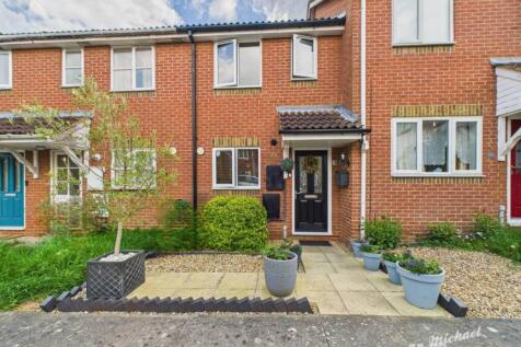 Plough Close, Aylesbury, Buckinghamshire 2 bed terraced house for sale
