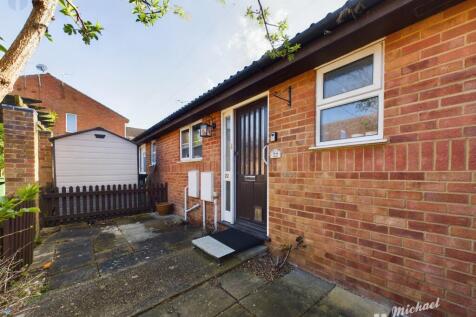 Dickens Way, Aylesbury 1 bed bungalow for sale