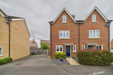 3 bedroom semi-detached house for sale