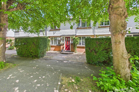 Walton Way, Aylesbury, Buckinghamshire 3 bed terraced house for sale