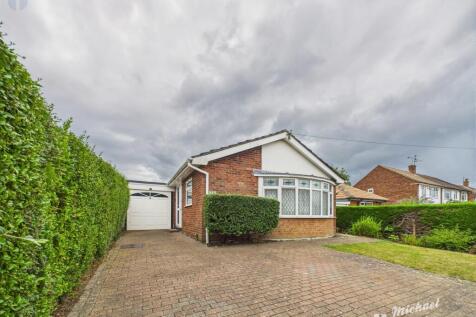 Craigwell Avenue, Aylesbury... 2 bed detached bungalow for sale