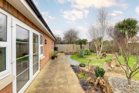 Glenbarrie Way, Worthing BN12 2 bed detached bungalow for sale