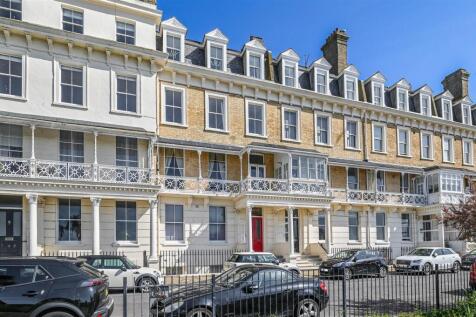 Heene Terrace, Worthing BN11 3 bed flat for sale