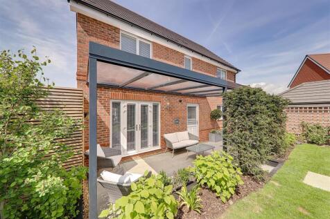 Dianthus Grove, Worthing BN13 4 bed detached house for sale