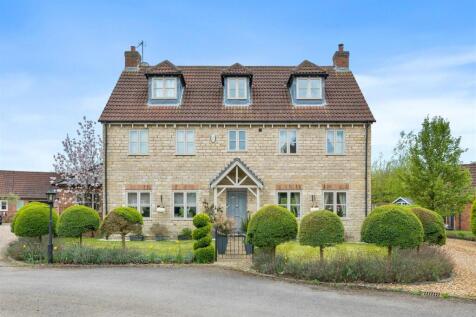 5 bedroom detached house for sale