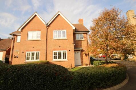 Oakwood Park, Maidstone ME16 3 bed semi