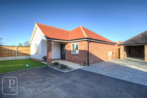 Turpins Lane, Kirby Cross... 2 bed bungalow for sale