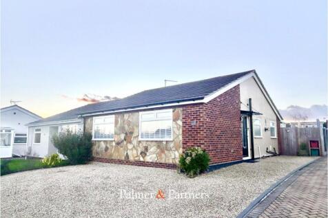 Alexandra Road, Weeley... 2 bed bungalow for sale