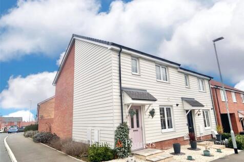 Honeypot Way, Walton on the Naze... 3 bed semi