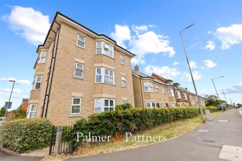 Lancaster Approach, Colchester... 2 bed apartment for sale