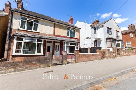 2 bedroom semi-detached house for sale