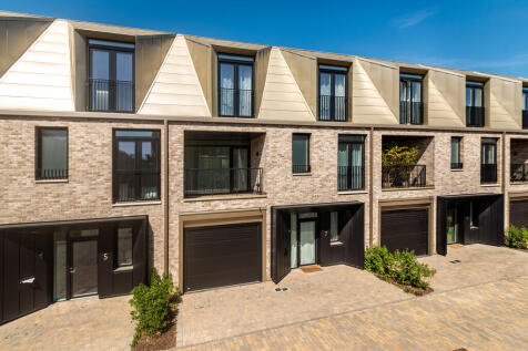 5 bedroom town house for sale