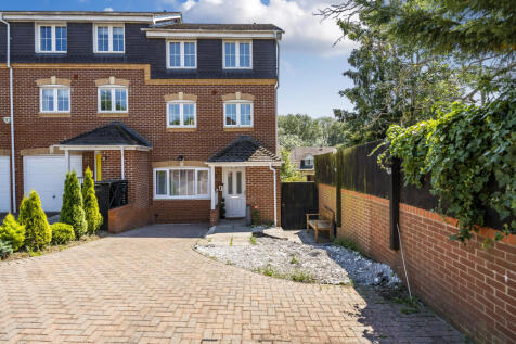 4 bedroom end of terrace house for sale