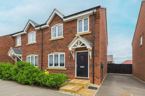 3 bedroom semi-detached house for sale