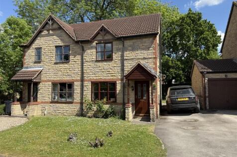 3 bedroom semi-detached house for sale