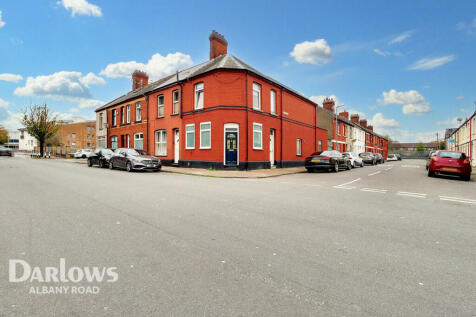 4 bedroom end of terrace house for sale