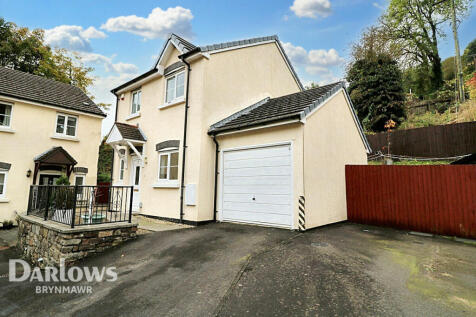 Llwyn Melin, Clydach 3 bed detached house for sale